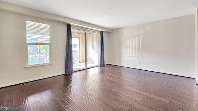 Building Photo - 43369 Southland St