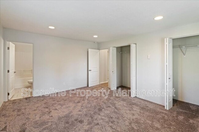 Building Photo - 2607 N Lancaster Dr