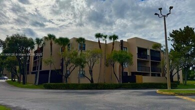 Building Photo - 10865 SW 112th Ave