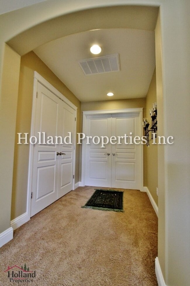 Building Photo - 5502 NE Lagos Ct