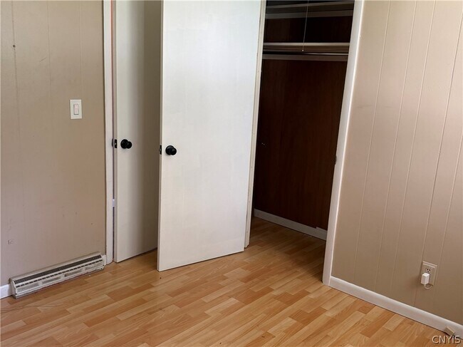 Building Photo - 107 Hadley Dr