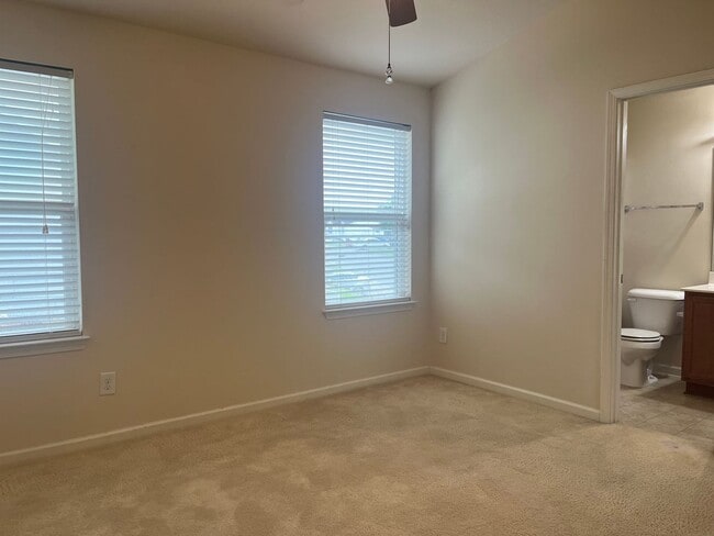 Building Photo - Charming Knightdale Residence, Available Now!