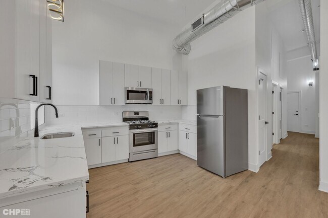 Building Photo - 4731 N Western Ave