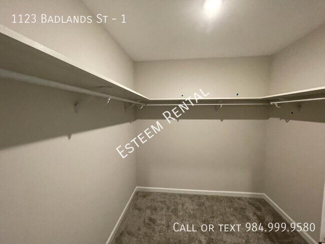 Building Photo - 1123 Badlands St