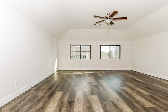 Building Photo - 30627 S Creek Way