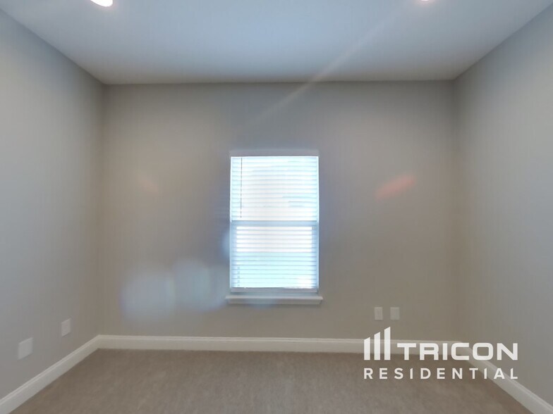 Building Photo - 523 Meldrum Ln