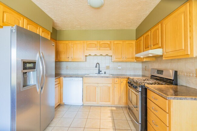 Building Photo - 3 Bedroom 2 Bath Home