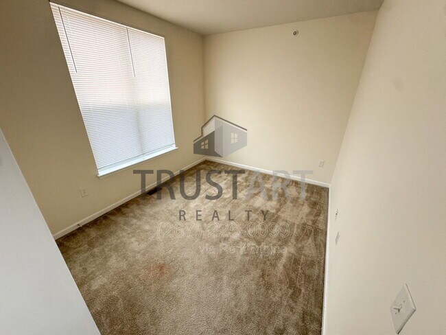 Building Photo - 1327 S 27th St