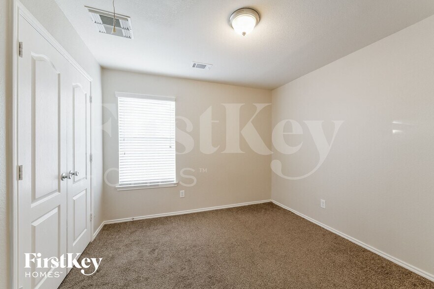 Building Photo - 29635 Evergreen Hills Dr