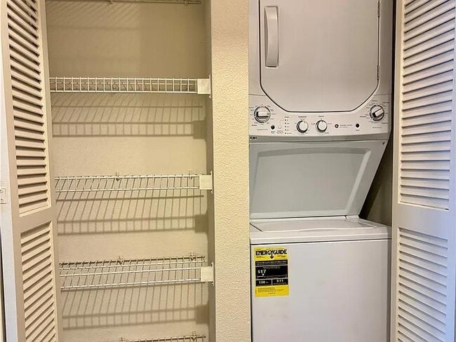 Building Photo - 7405 Charmant Dr