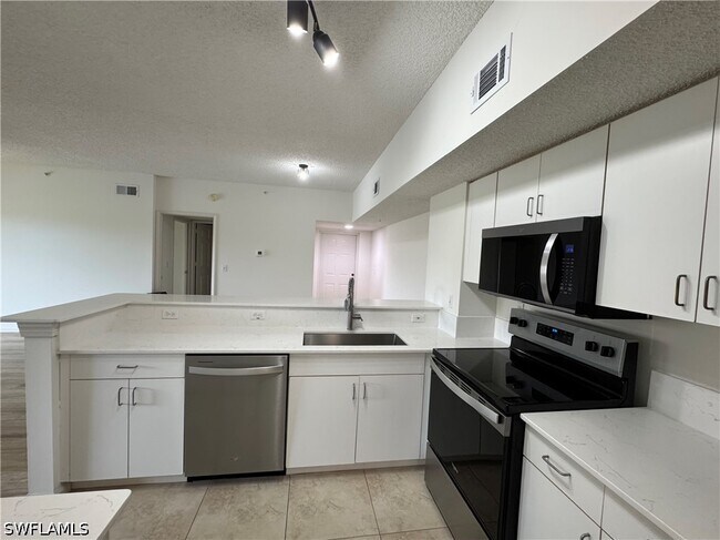Building Photo - 1830 Florida Club Cir