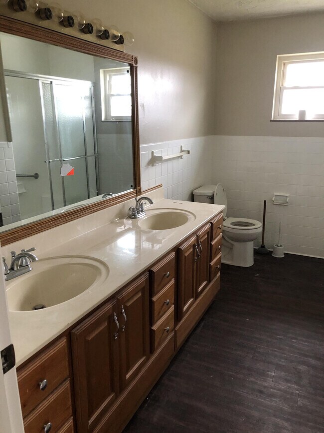 Building Photo - 218 Britton Dr