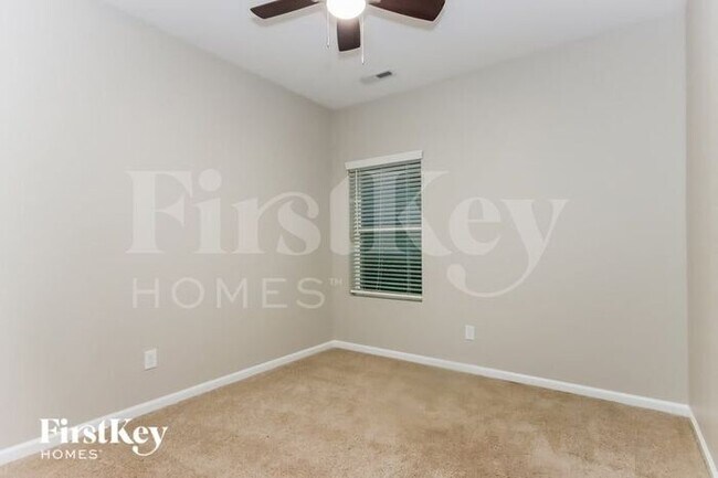 Building Photo - 7779 Creek Park Dr