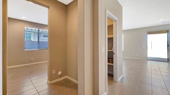 Building Photo - Brand new home!  Convenient to the 303 freeway!
