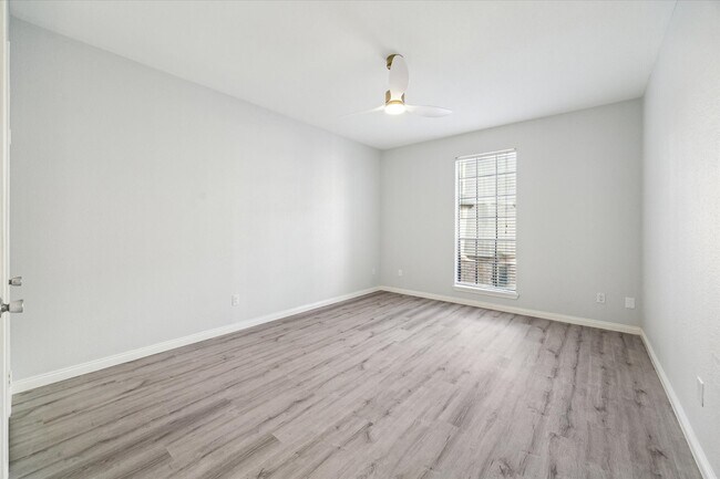 Building Photo - 2475 Underwood St