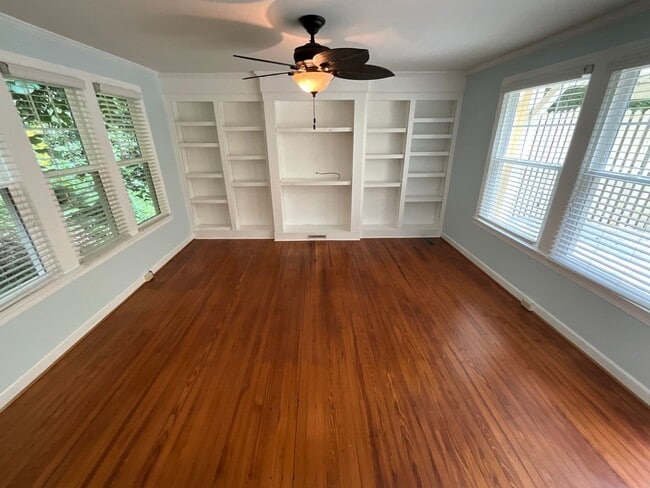 Building Photo - AVAILBLE NOW TO VIEW/LEASE! Classic Ardmor...