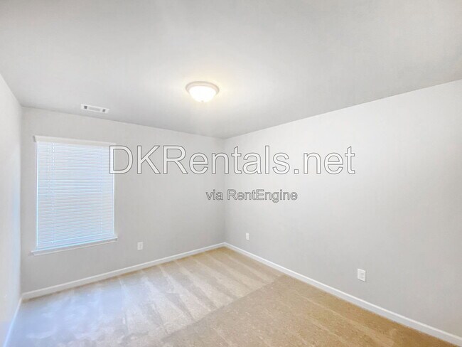 Building Photo - 1466 Fern Ridge Ln