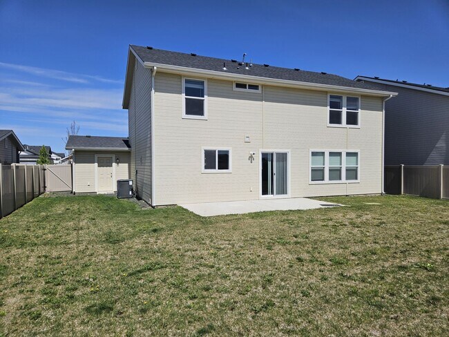Building Photo - Welcome to this spacious 4 bedroom, 3 bathroom home located in Caldwell, ID.