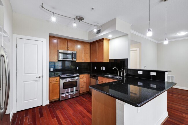 Building Photo - 7342 Oak Manor Dr