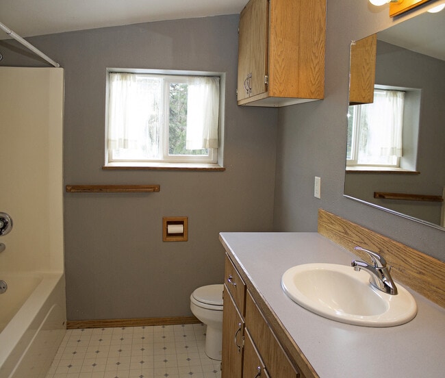 Building Photo - 4239 SE 141st Ave