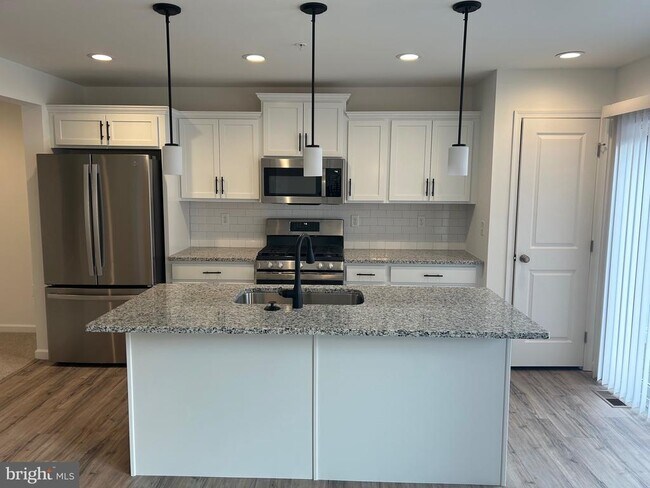 Building Photo - 8177 Lenker Dr