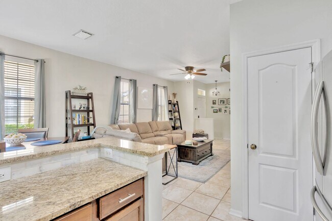 Building Photo - Great Townhouse in Gated Community