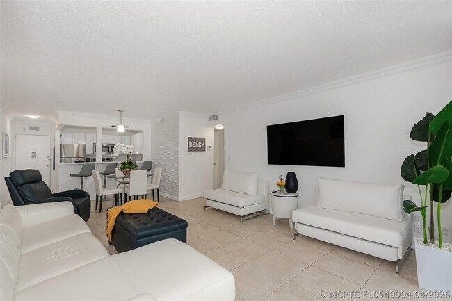 Building Photo - 3140 S Ocean Dr