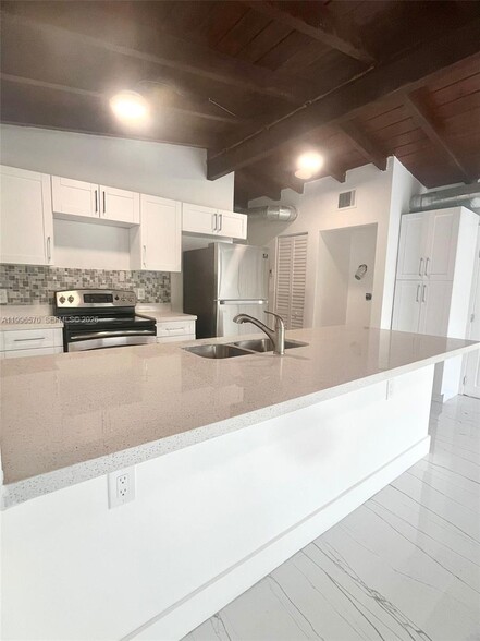 Building Photo - 1776 NE 178th St