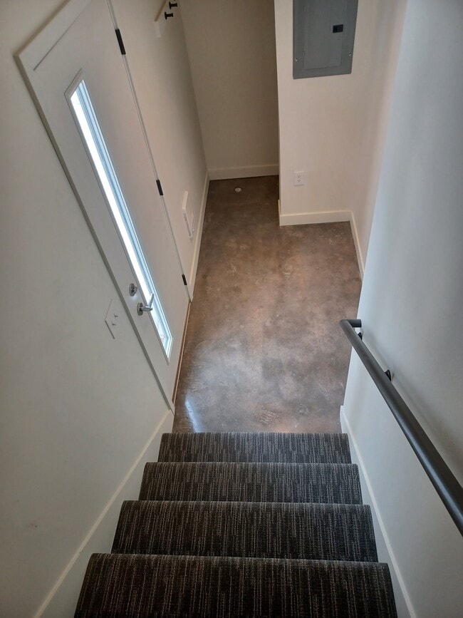 Building Photo - 3215 Fairfax St