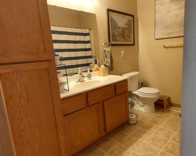 Building Photo - Nice 3 Bedroom 1.5 Bathroom Townhome in Hu...