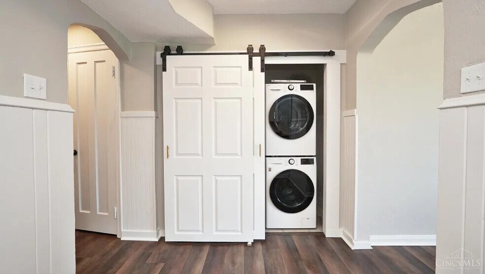 Building Photo - 2992 W McMicken Ave