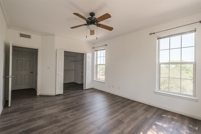 Building Photo - 2111 Welch St