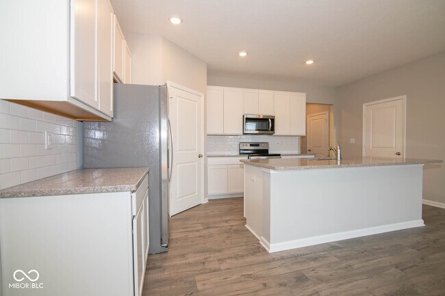 Building Photo - 876 Downey Ln