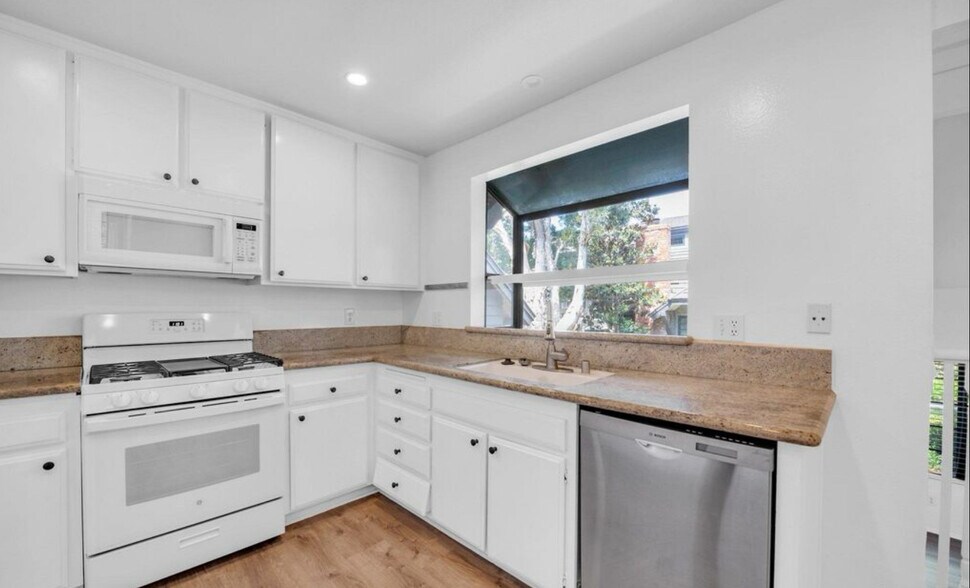 Kitchen - 2438 Brittany Woods Ln
