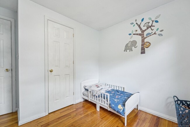 Building Photo - 44 Simsbury Manor Dr