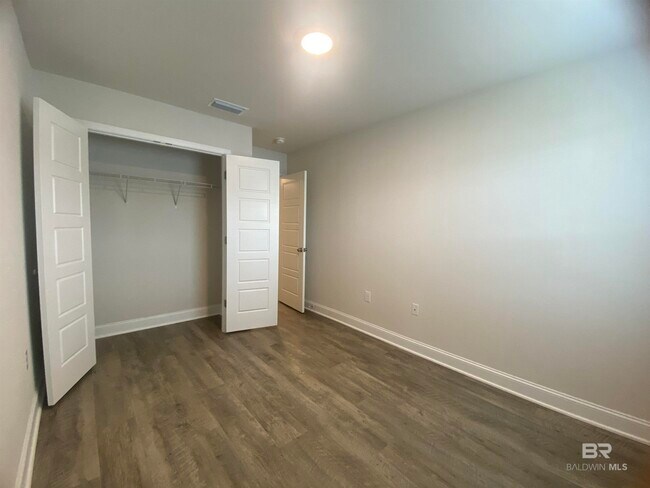 Building Photo - 6673 Spaniel Dr