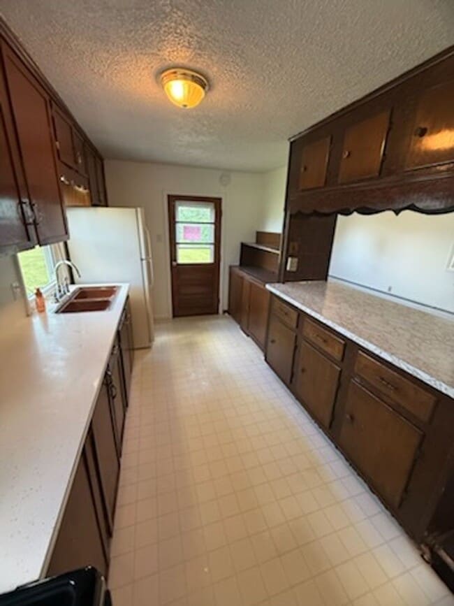 Building Photo - Nice two bedroom house in Shippesnburg
