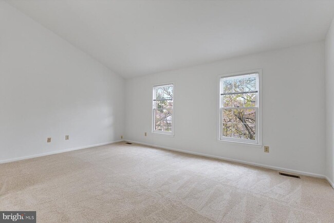 Building Photo - 918 White Pine Pl