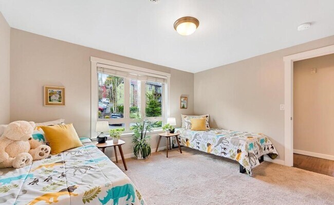 Building Photo - Luxurious, Bright and Meticulously Maintained 2 Bed and 2 Bath Condo