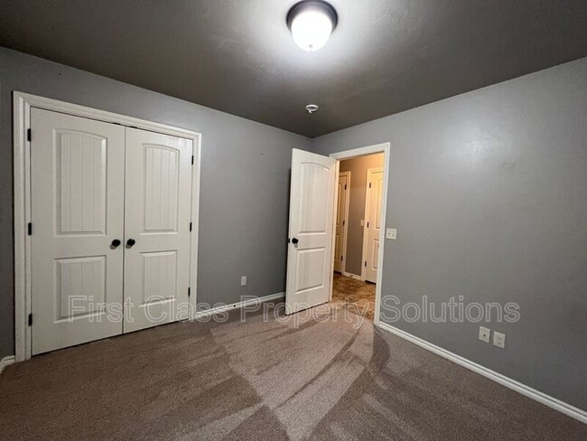 Building Photo - 129 Ashley Dr