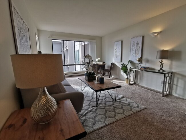 Building Photo - One Bedroom Condo Available in Watergate C...