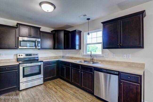 Building Photo - 109 Easton Dr