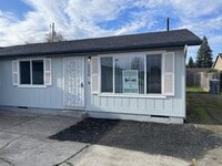 Building Photo - 2230 Oak St SE