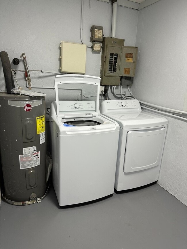 Building Photo - 1428 Morningside Dr