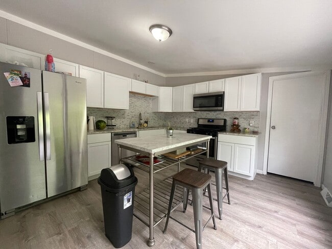 Building Photo - 3 Bedroom 2 Full Bath Home In Valpo