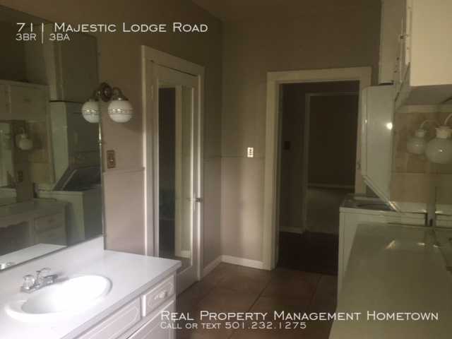 Building Photo - LAKE HOUSE WITH CHARACTER AND CHARM