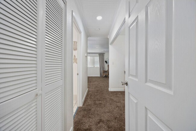 Building Photo - All Inclusive Seasonal Rental Available Oc...