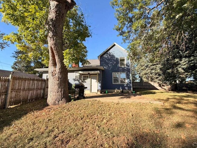 Building Photo - 2130 S Riverside Dr