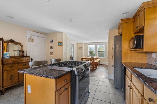 Building Photo - 181 Main St