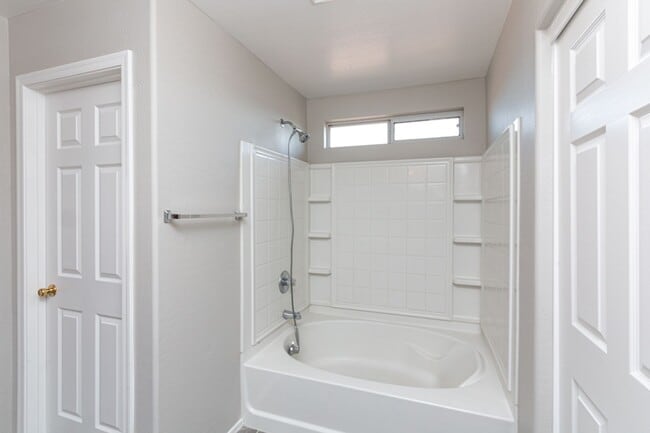 Building Photo - 31569 N Sundown Dr